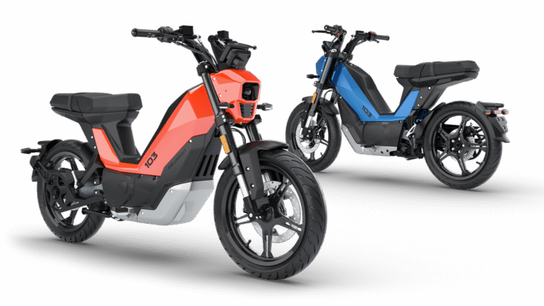 Peugeot 103 bleu et orange